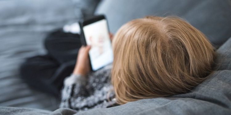 How to win the fight with kids over phone use